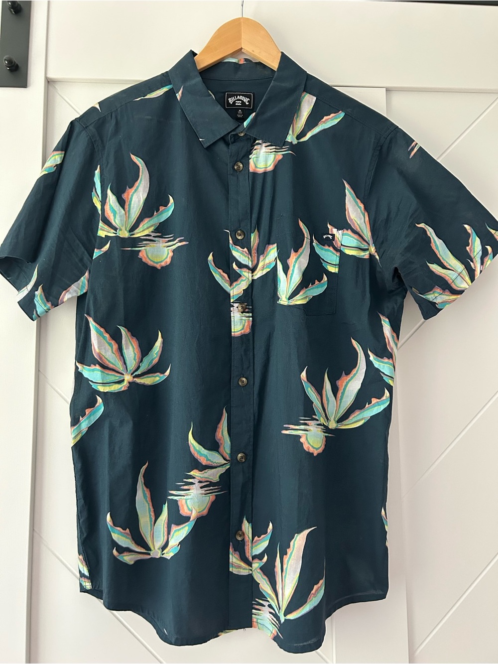 Billabong Short-Sleeve Vibrant Pastel Floral Vacation Shirt Tropical Beach Vibe